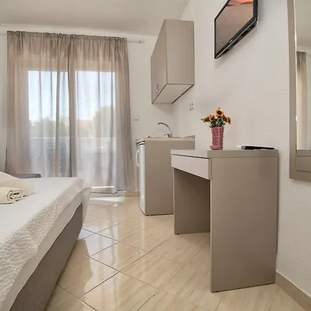 Pensionat Hotel Apartments More 3*