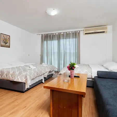 게스트하우스 Hotel Apartments More 네움