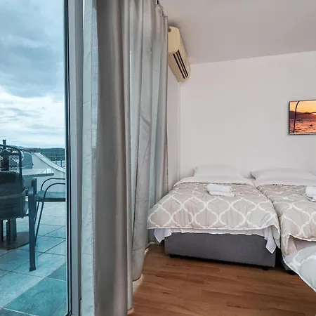 Hotel Apartments More 3*