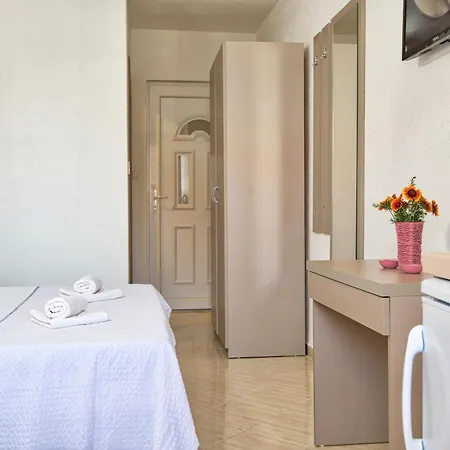 게스트하우스 Hotel Apartments More 3*