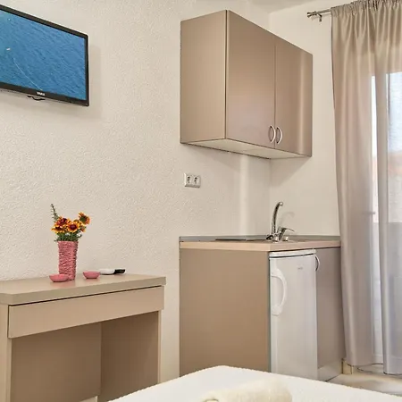 Hotel Apartments More 3* 네움