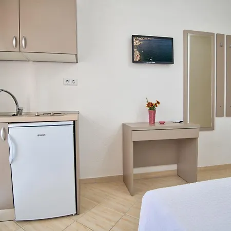 Hotel Apartments More 네움