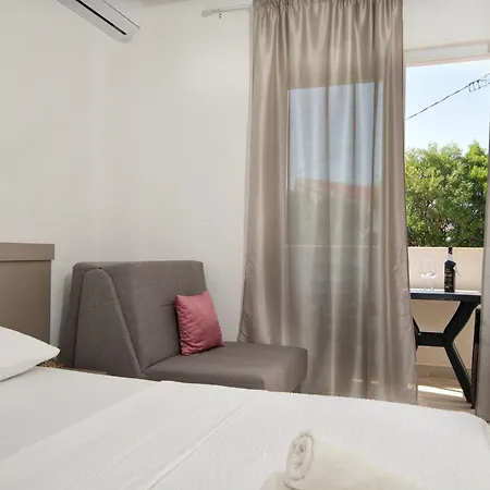 Hotel Apartments More 3* 네움
