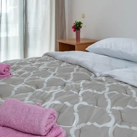 Hotel Apartments More 네움