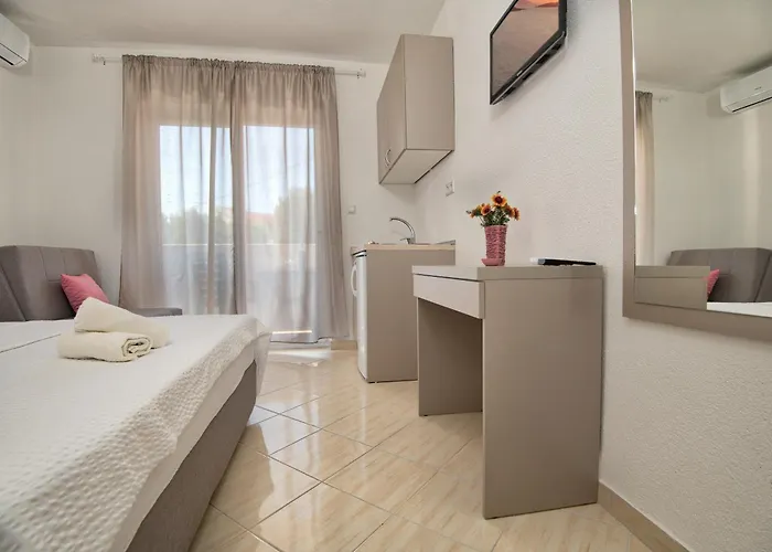 Guest house Hotel Apartments More 3*