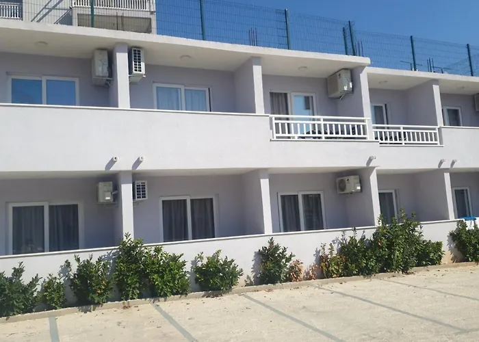 Guest house Hotel Apartments More 3*